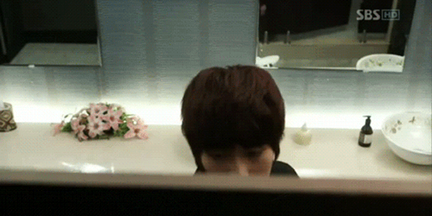 http://i1070.photobucket.com/albums/u481/r4inzangel/haha1anigif.gif