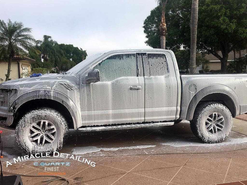 2017-Ford-Raptor--1-AMD.jpg