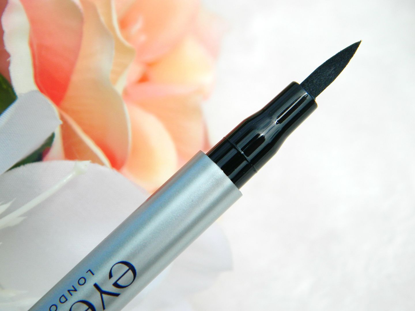 Eyeko Skinny Liquid Eye Liner in Black Review Felt Tip Applicator Belle-amie UK Beauty Fashion Lifestyle Blog