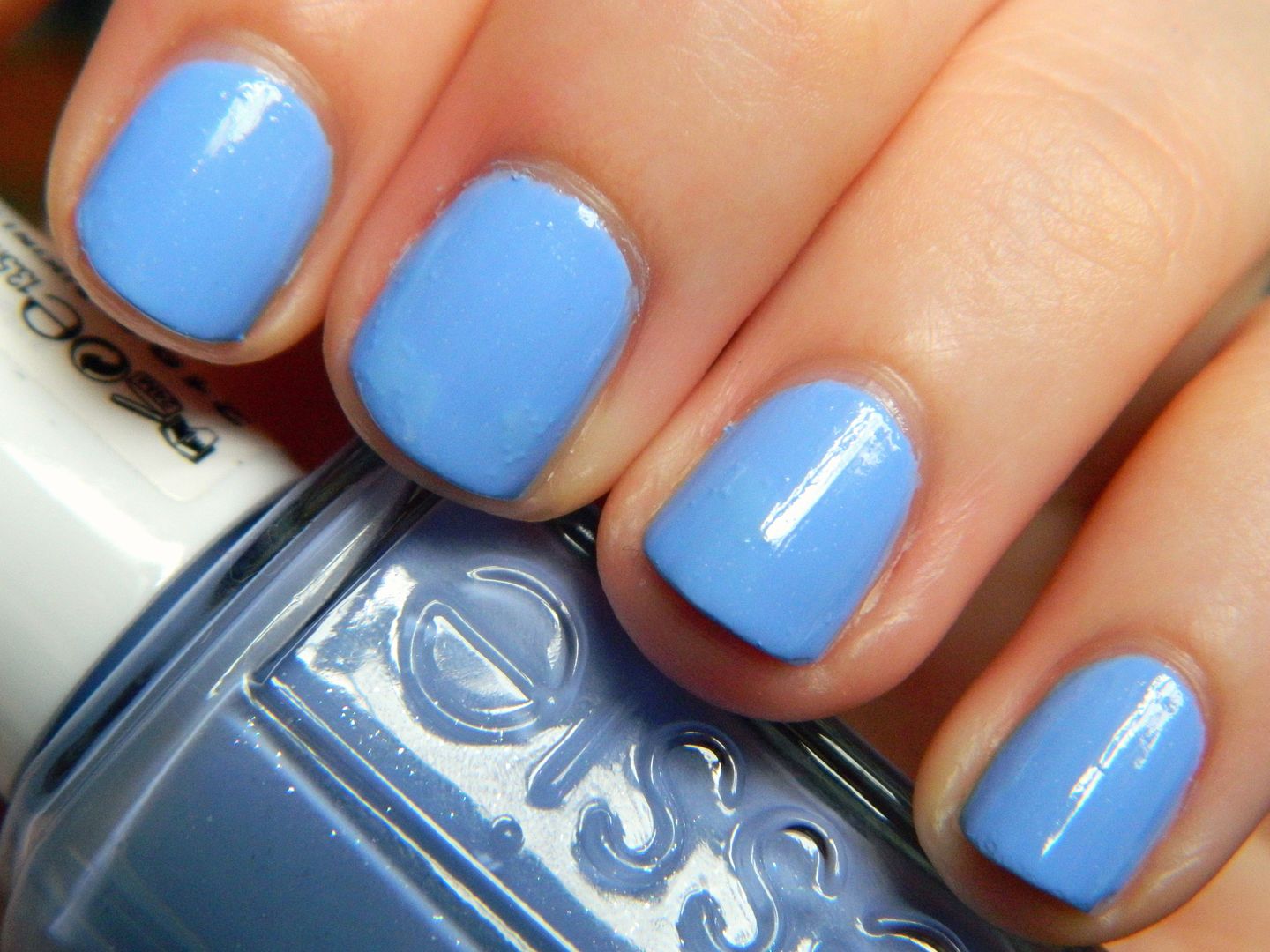 Nails Of The Day Essie Nail Polish Bikini So Teeny Swatch On The Nails Review Belle-amie
