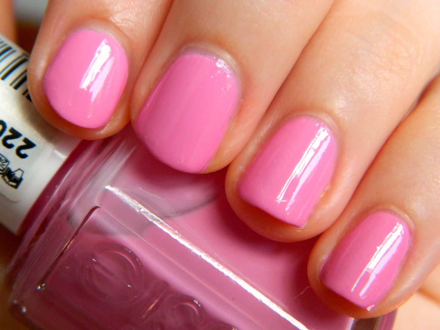 Nails Of the Day Essie Nail Lacquer Cascade Cool Swatch Belle-amie UK Beauty Fashion Lifestyle Blog