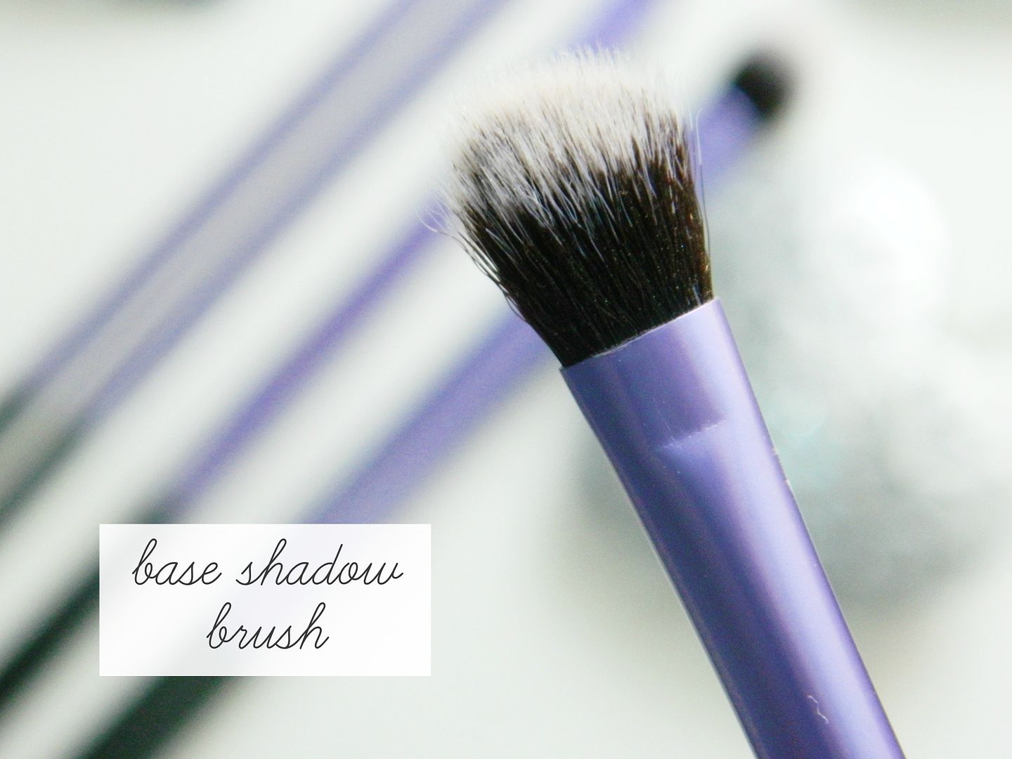Real Techniques Starter Set Eye Makeup Brushes Base Shadow Brush Review Belle-amie UK Beauty Fashion Lifestyle Blog