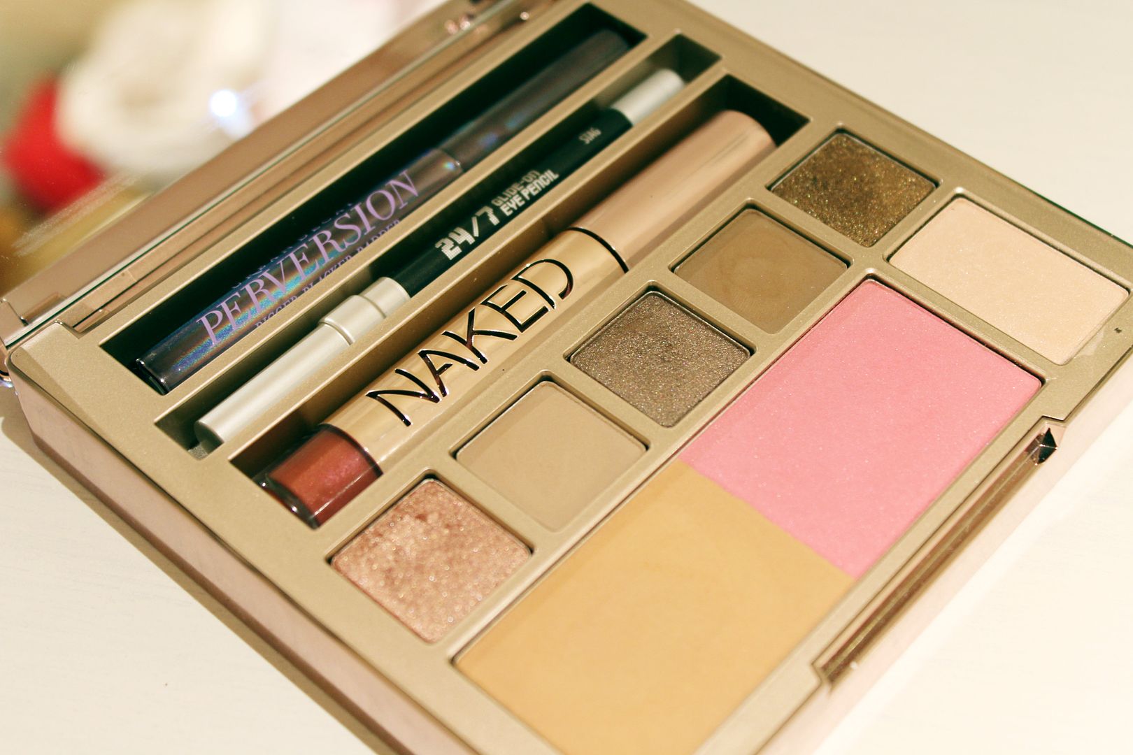 Urban Decay Naked On The Run Palette Review Inside the Palette Belle-Amie Beauty Fashion Lifestyle Blog