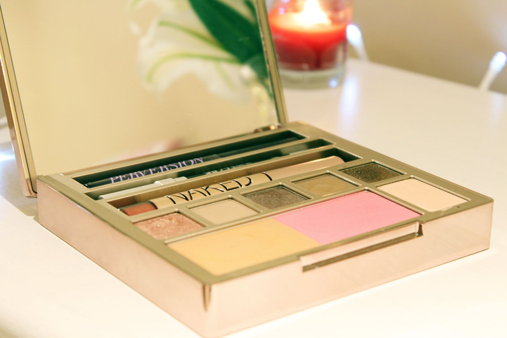 Urban Decay Naked On The Run Palette Review Inside The Palette Belle-Amie Beauty Fashion Lifestyle Blog