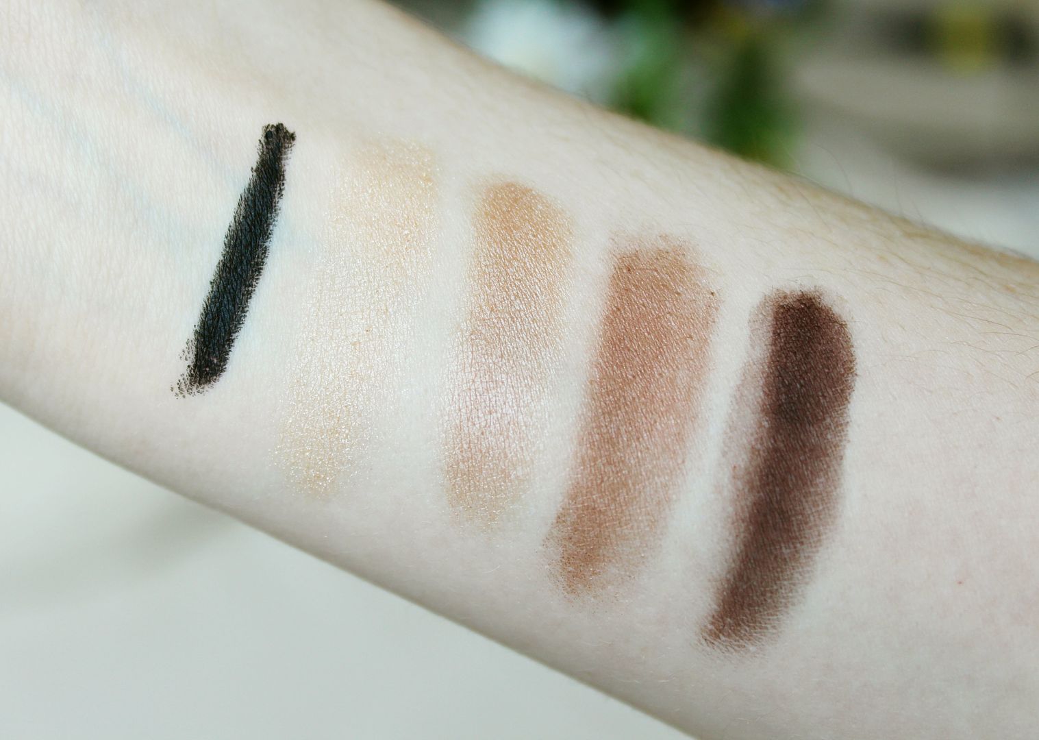 Yves-Rocher-Day-Time-Smokey-Eye-Review-Sumptuous-Colour-Eye-Shadow-Quad-Red-Hot-Brown-Kajal-Intense-100-Black-Swatch-Belle-Amie-UK-Beauty-Fashion-Lifestyle-Blog