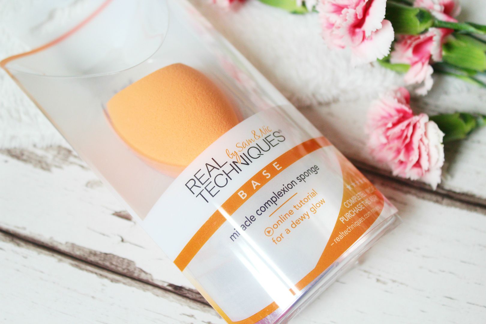 Real Techniques Miracle Complexion Sponge Foundation Base Review Close Up Belle-Amie UK Beauty Fashion Lifestyle Blog